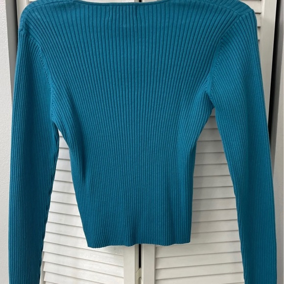 Women’s Fitted Sweater (Size XL) - Picture 3 of 4